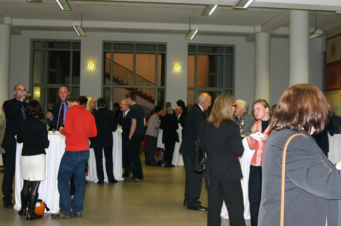 Stehempfang im Foyer des Tulla-Hörsaals